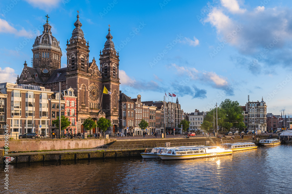Fototapeta premium Basilica of Saint Nicholas located in the Old Center district of Amsterdam, Netherlands