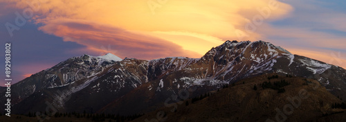 Atardecer sobre el Cerro Nahuel Pan en Esquel