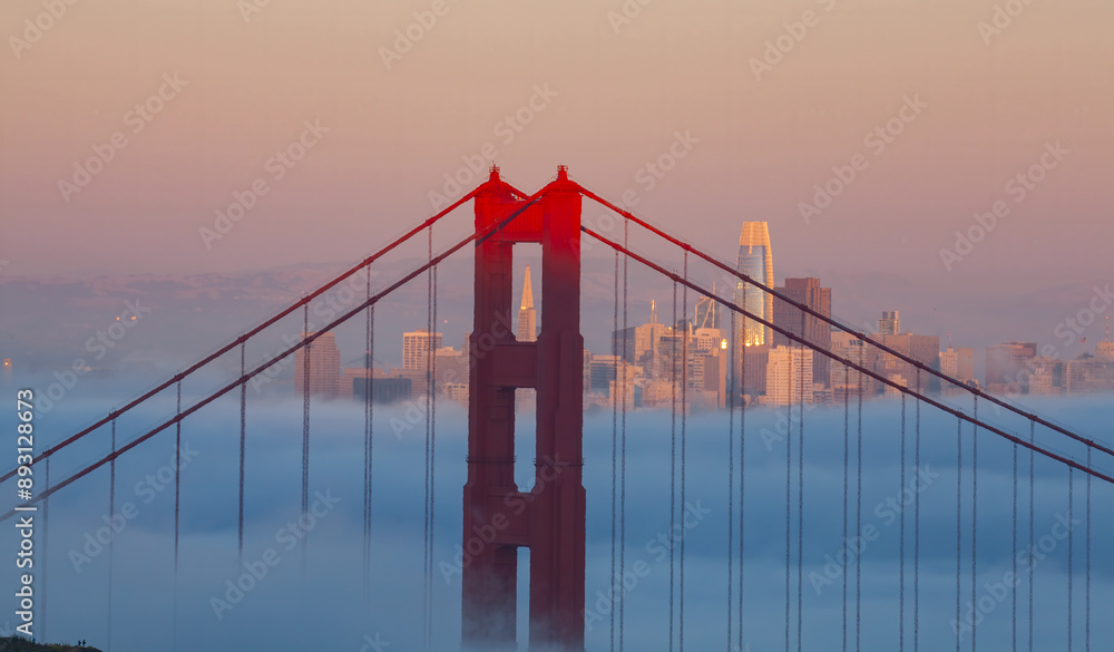 Fototapeta premium Golden Gate Bridge at Sunset, San Francisco