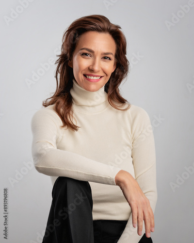 Obraz na plátně Studio portrait of an attractive brunette haired woman cheerful smiling against