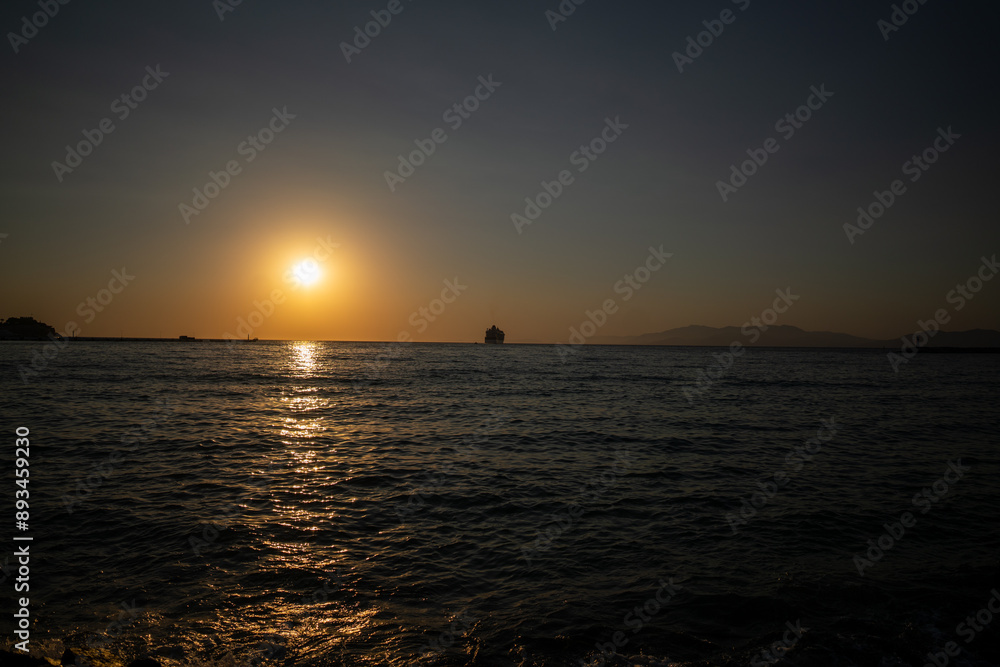 Naklejka premium sunset over the sea