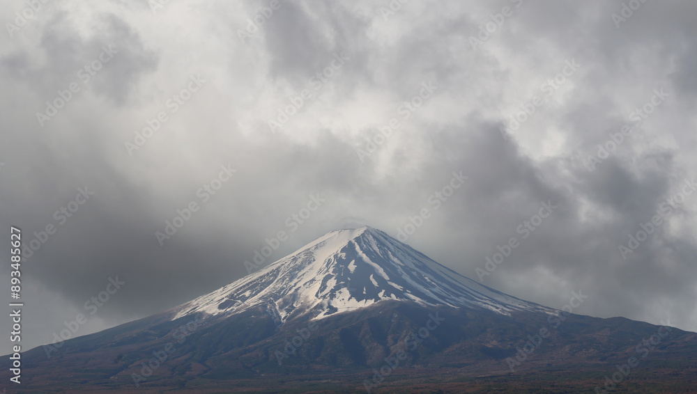 Fototapeta premium Mount Fuji on an overcast day.