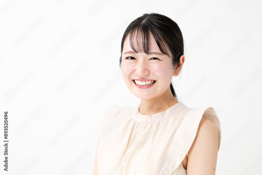 笑顔の若い女性 笑顔の若い女性