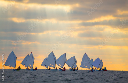 Obraz na płótnie sailing regatta in sea w salonie