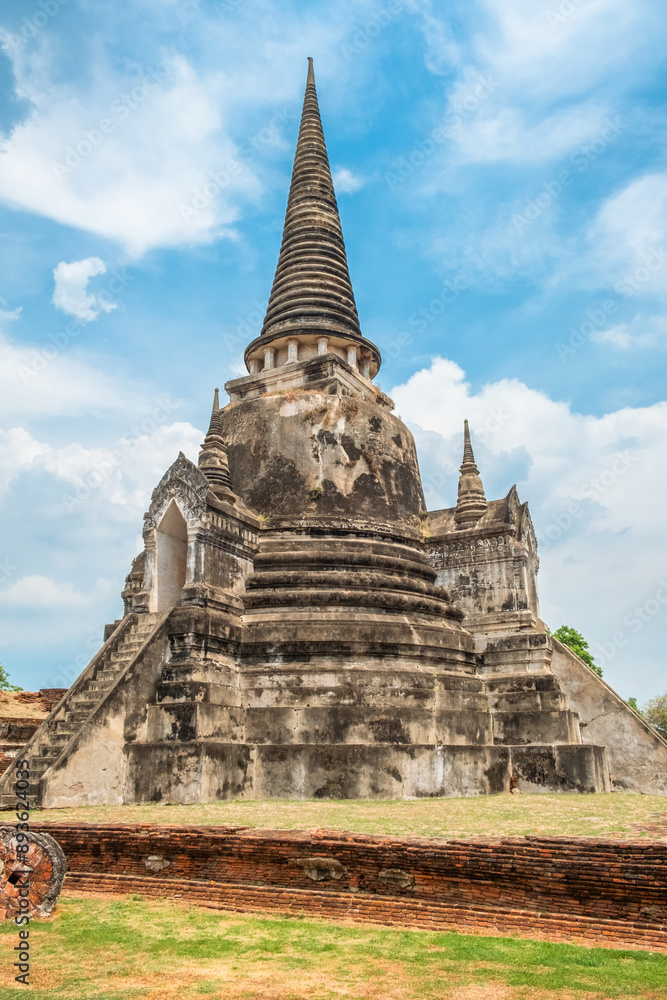 Fototapeta premium Big stupa in Wat Phra Si Sanphet ancient temple in Ayutthaya historical park, Thailand, Asia. Historical Buddhist architecture on archaelogical site in ancient capital of Siam. Vertical orientation