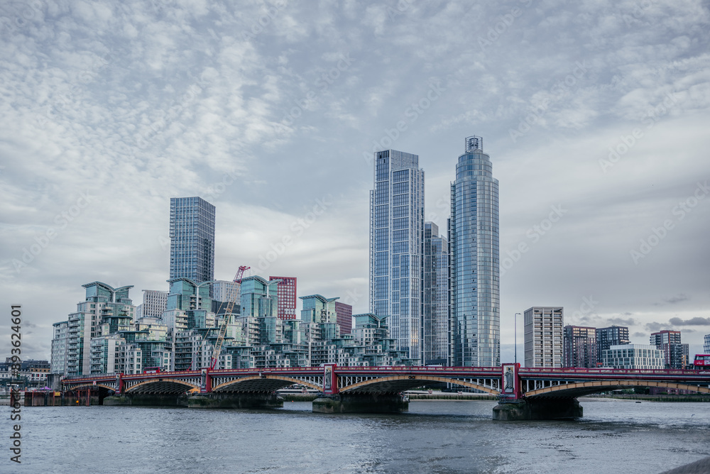 Fototapeta premium Contemporary Skyscrapers by the River Thames