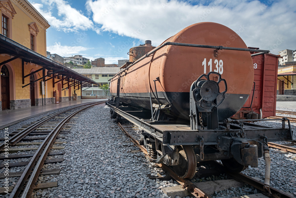 Obraz premium Quito, Pichincha, Ecuador - November 20, 2013: In Quito, old trains now serve as tourist attractions, offering scenic rides through beautiful landscapes and showcasing cultural heritage.