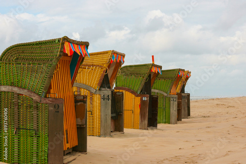 Strandkörbe an der Nordsee in Holland