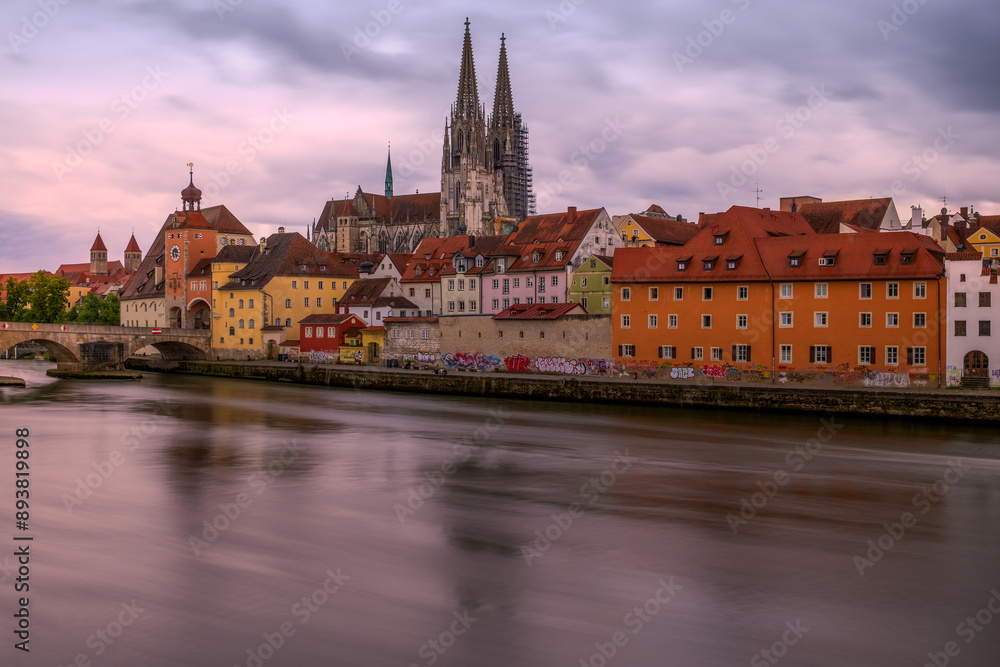 Naklejka premium Panoramic view of Regensburg's old town on the Danube in Germany.