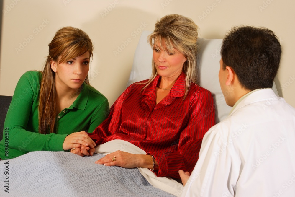 Obraz premium Doctor Talking To Patient And Daughter