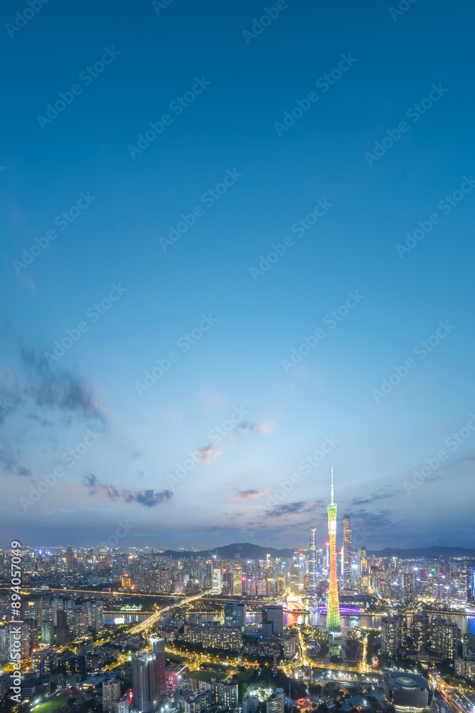 Fototapeta premium Vibrant Cityscape at Dusk: A Stunning Skyline View