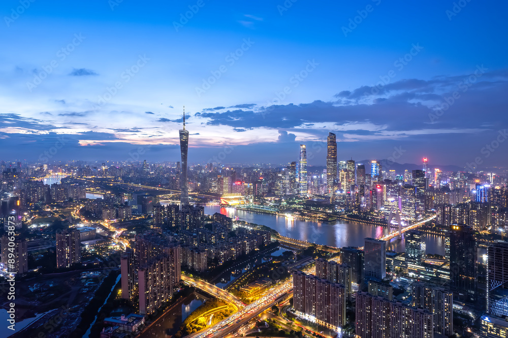 Obraz premium Stunning Aerial View of a Vibrant City Skyline at Dusk