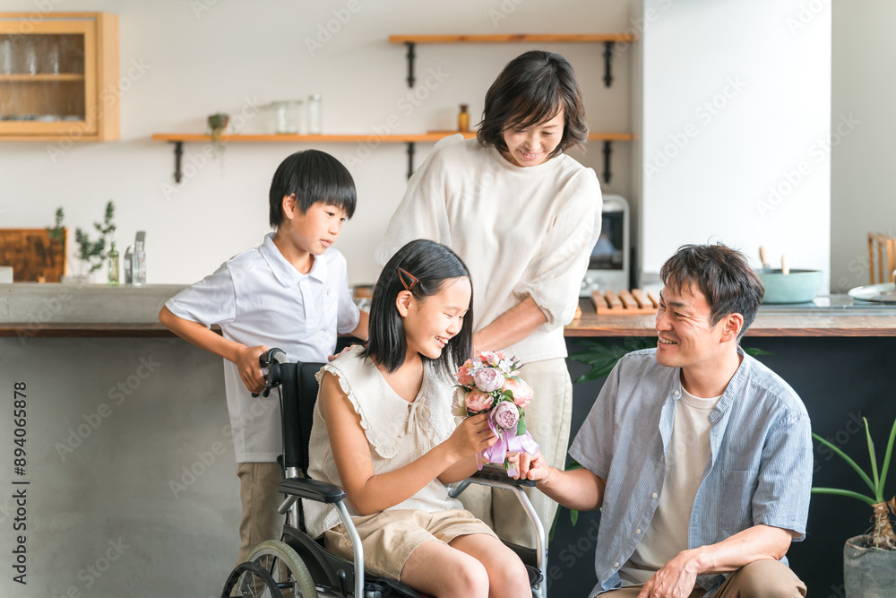 Fototapeta premium 車椅子の家族を支える家族・リハビリ・退院した風景 