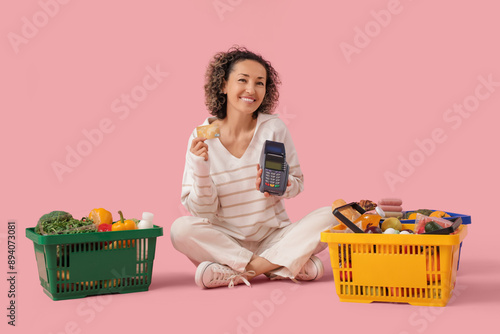 Mature woman with payment t...