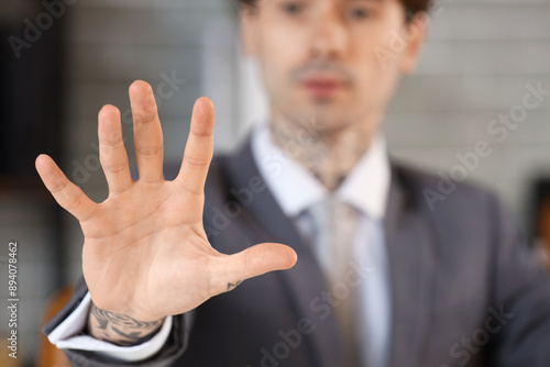 Young businessman using vir...