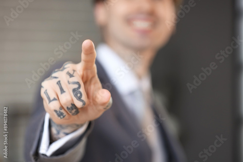 Young businessman using vir...