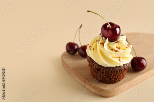 Wooden board with sweet che...