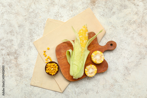 Fresh sweet corn on cob wit...