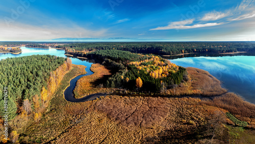 Fototapeta Naklejka Na Ścianę i Meble -  Jesień na Mazurach. Rzeka Łyna.