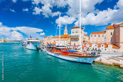 Obraz na płótnie Boats in harbor in coastal town Trogir in Dalmatia, Croatia w salonie