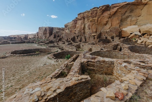 Tableau sur toile Network of brick ruins in the desert offering a glimpse into ancestral Puebloan life