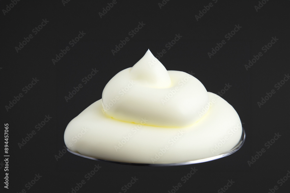 하얀 휘핑 크림 혹은 크림 화장품