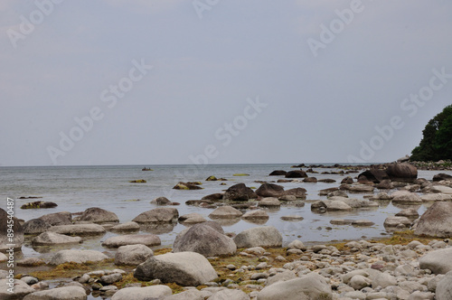 idyllischer Steinstrand auf Rügen Nähe Arkona - idyllic stone beach on Rügen near Arkona photo