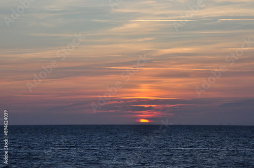 romantscher Sonnenuntergang am Atlantik in Fecamp - romantic sunset on the Atlantic in Fecamp