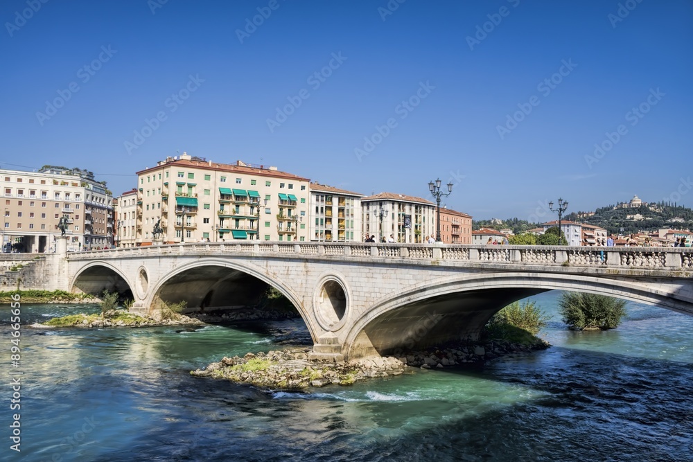 verona, italien - ponte della vittoria an der etsch