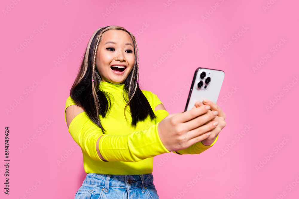 Photo of impressed astonished girl with dyed hairdo dressed yellow shirt read notification on smartphone isolated on pink color background Photo of impressed astonished girl with dyed hairdo dressed yellow shirt read notification on smartphone isolated on pink color background