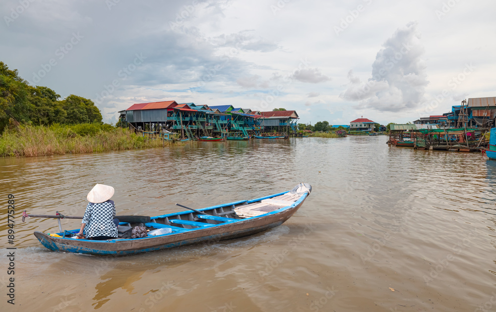 Obraz premium Tonle Sap lake, Siem reap Province, Cambodia. Fisherman in his boat, Floating village of Kompong Phluk, Cambodia.