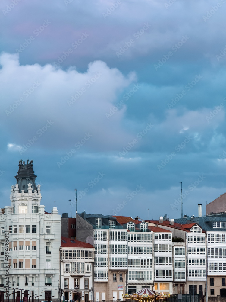 Fototapeta premium Historic city skyline evening sky