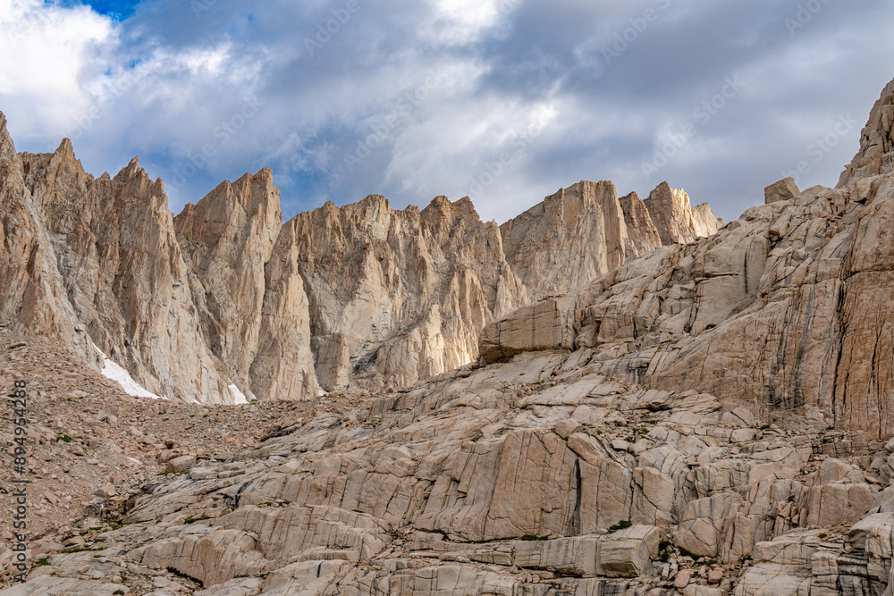 Fototapeta premium Morning on the Mount Whitney Trail