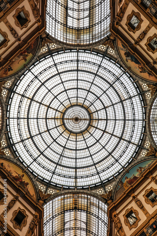 La toiture de la galerie Vittorio Emmanuele II à Milan La toiture de la galerie Vittorio Emmanuele II à Milan