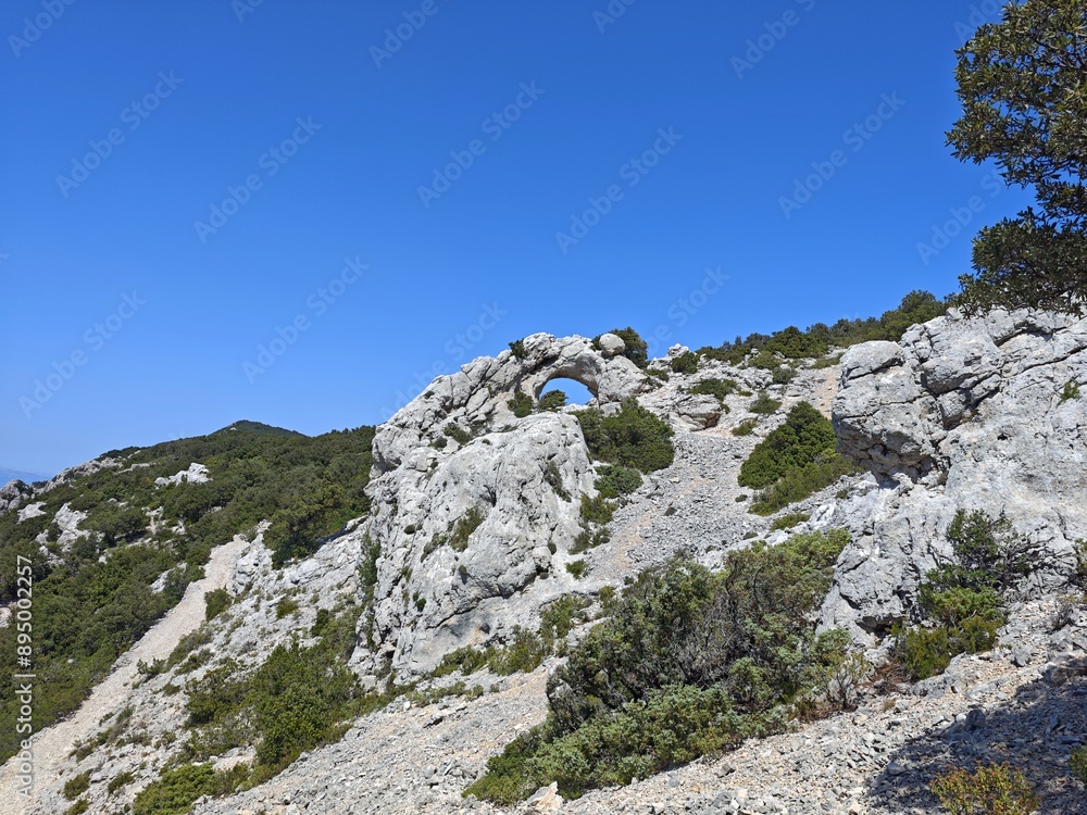 Rundbogen von Weitem auf Sardinien Rundbogen von Weitem auf Sardinien