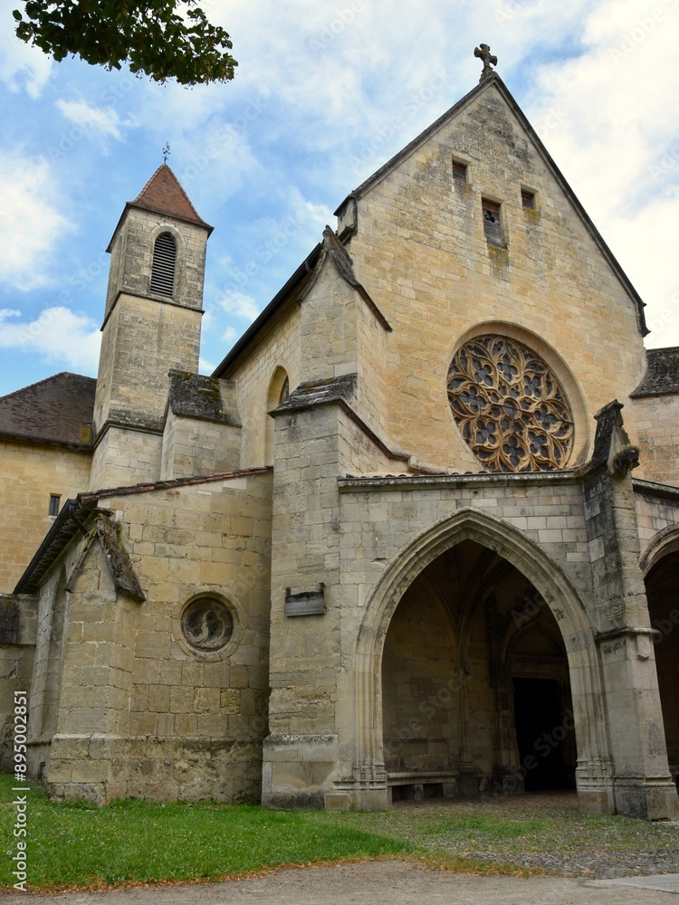 Fototapeta premium La chapelle de l’ancienne Chartreuse Saint-Sauveur de Villefranche-de-Rouergue dans l’Aveyron