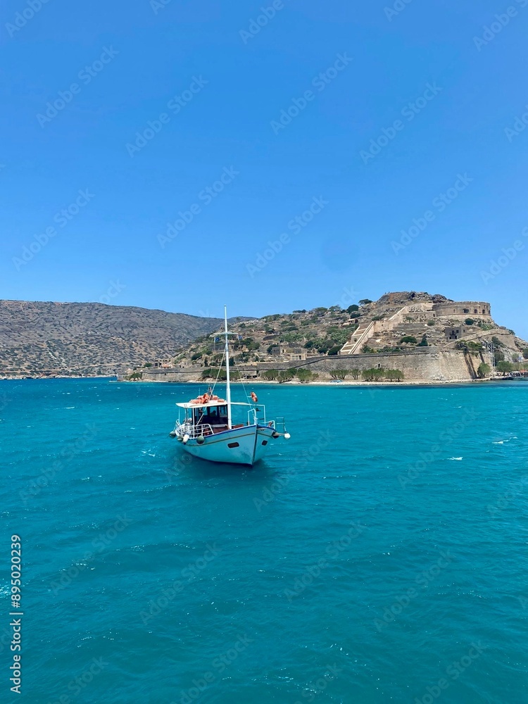 Obraz premium boat in the sea
