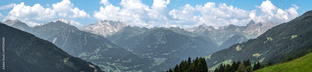 Kristberg, Österreich: Panorama des Rätikonmassivs Kristberg, Österreich: Panorama des Rätikonmassivs