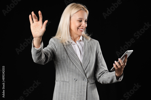 Mature businesswoman with m...