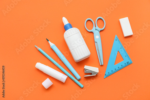 School supplies flat lay wi...