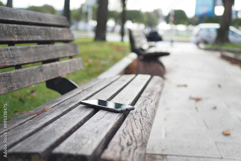 forget smartphone on a park bench, lost smart phone forget smartphone on a park bench, lost smart phone