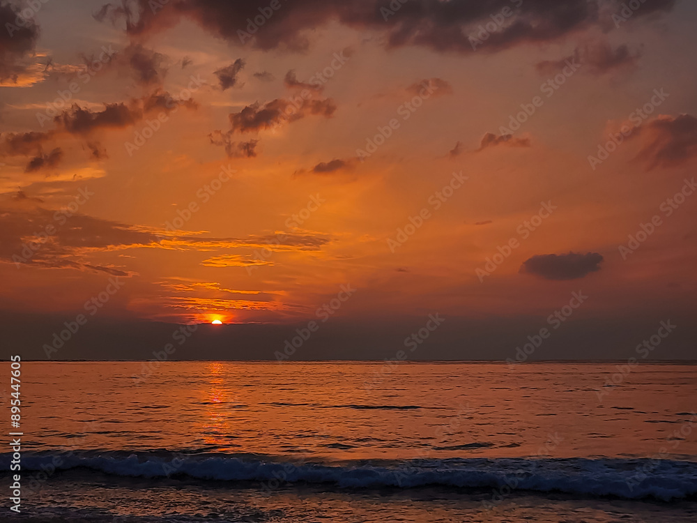 Naklejka premium sunset over the sea