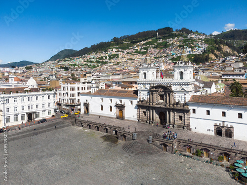 Obraz na płótnie Quito, Ecuador: Aerial the San Francisco church and plaza in the heart of Quito historic colonial city center in Ecuador on a sunny day. w salonie