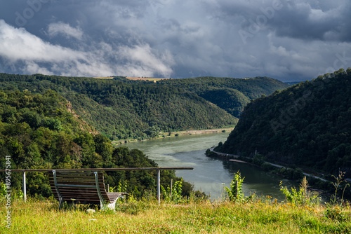 Obraz na płótnie Aussicht mit Ruhebank im Tal der Loreley w salonie