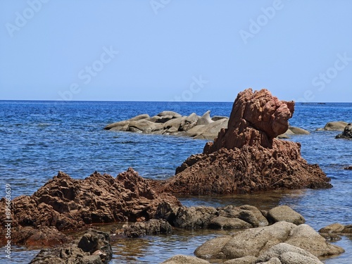 Roter Granit in Pudelkopfform auf Sardinien photo