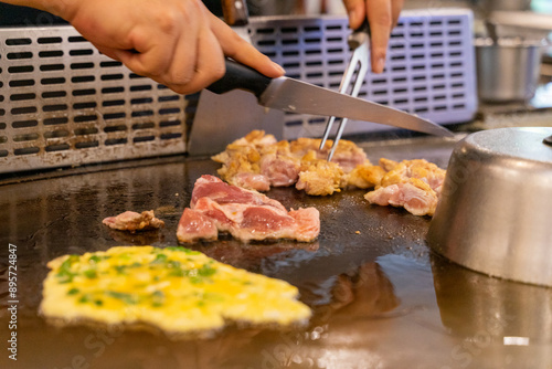 Enjoying delicious and juicy teppanyaki chicken thigh steak made by the chef on the weekend makes me feel great!