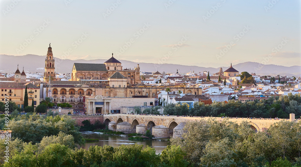 Obraz premium Panoramic view of the Mosque-Cathedral across the Calahorra Tower and the Roman Bridge over the Guadalquivir River, Cordoba, Andalusia, Spain.