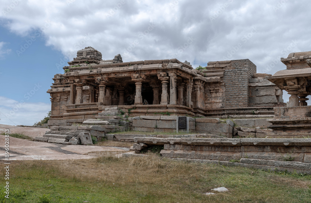 Fototapeta premium Hemakuta Hill Temple Complex, Hampi. India.