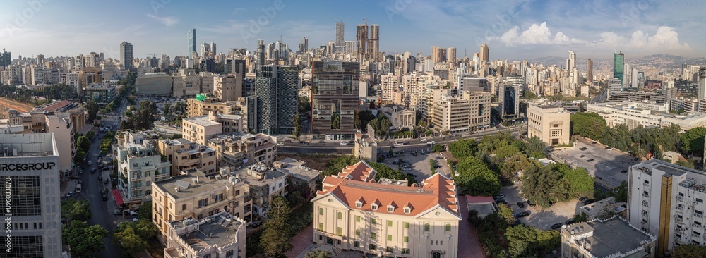 Obraz premium Panoramic view of Beirut's skyline showcasing modern and historic architecture.