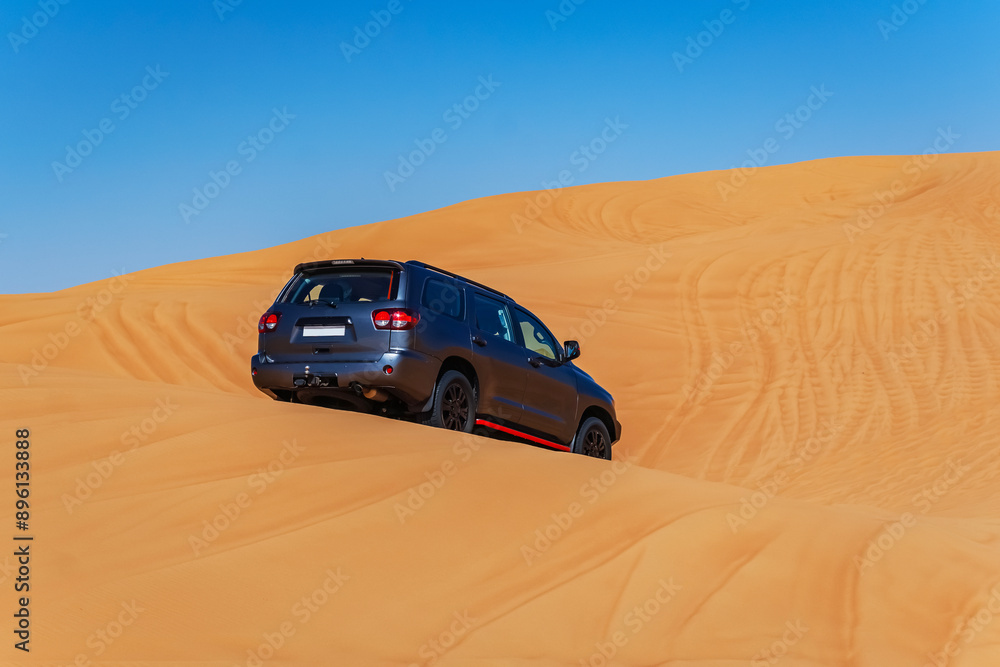 Obraz premium Desert Safari Rub Al Khali desert. Dubai Desert Travel Car Trip